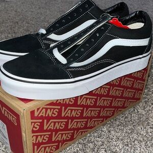 Vans Old Skool Sneakers NWT